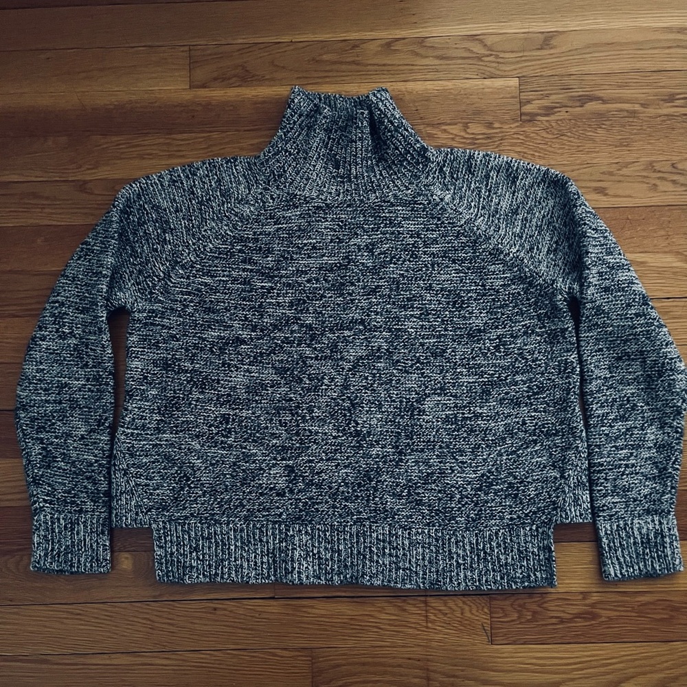 Madewell Raglan Marled Turtleneck Sweater in a blue and white - Size Medium